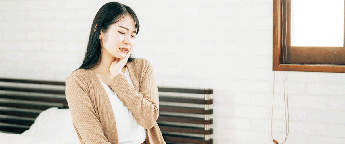 口周りの違和感を感じる女性